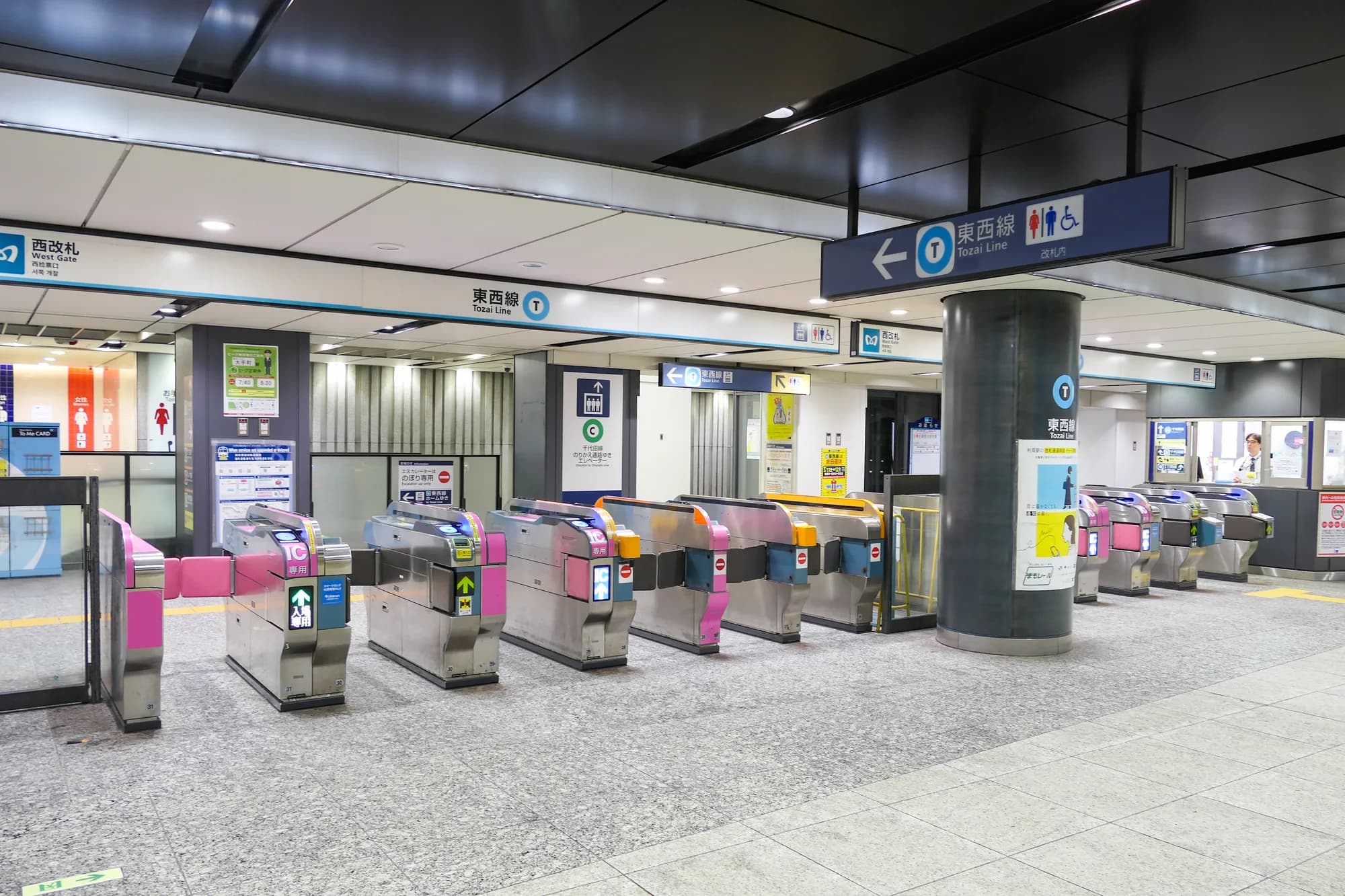 West ticket gate at Tokyo Metro Otemachi Station